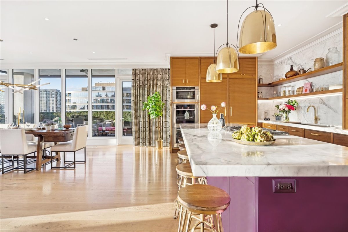 9 W Walton Street Unit: 2202