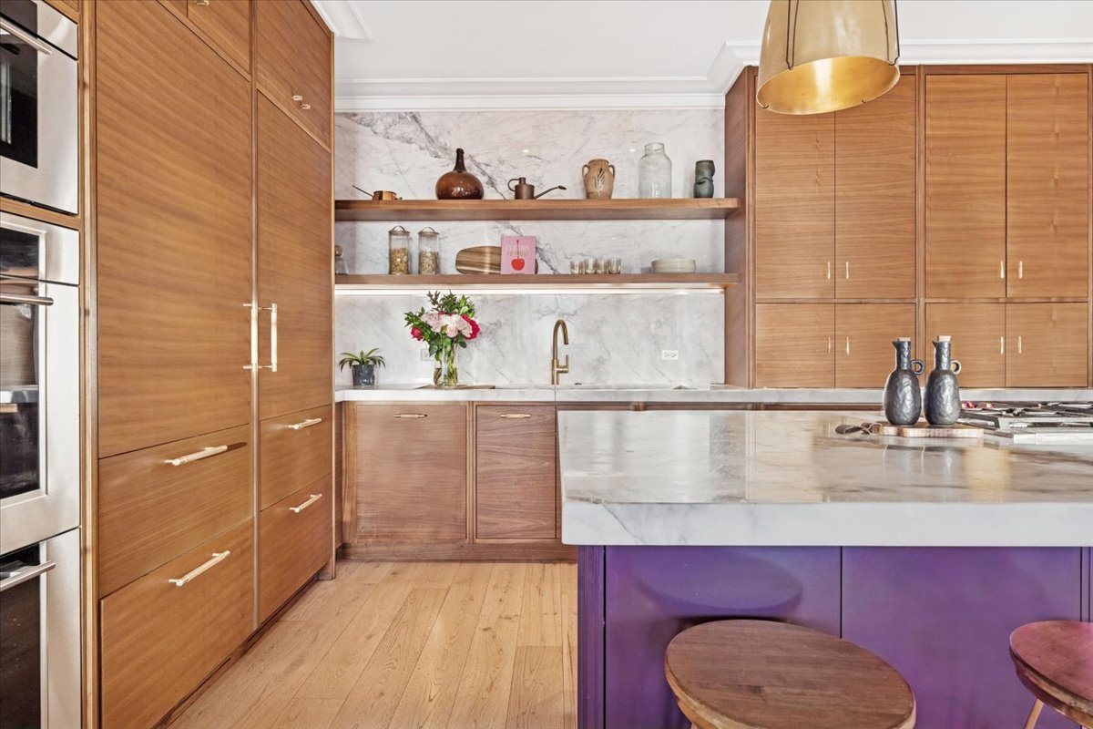 9 W Walton Street Unit: 2202