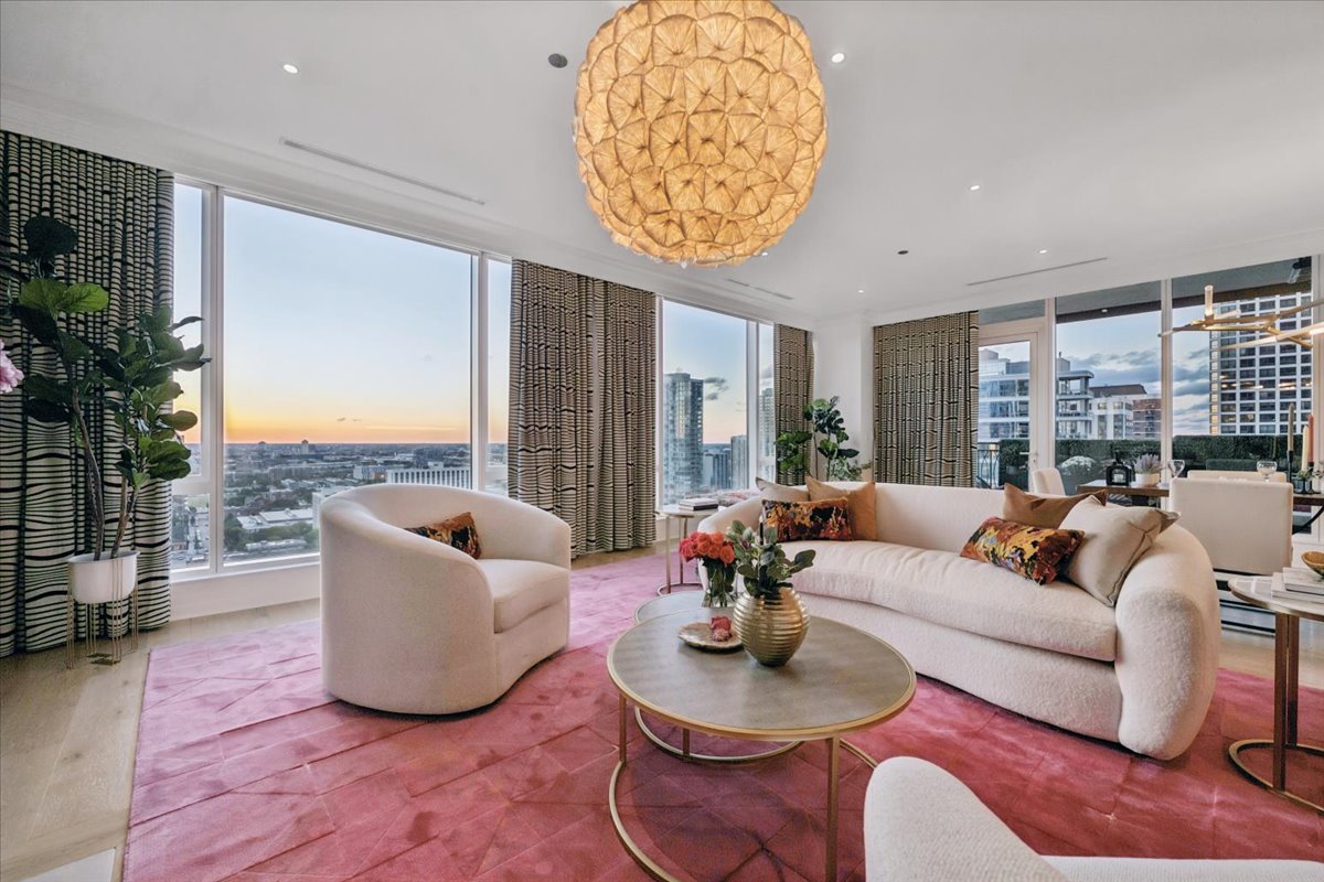 9 W Walton Street Unit: 2202