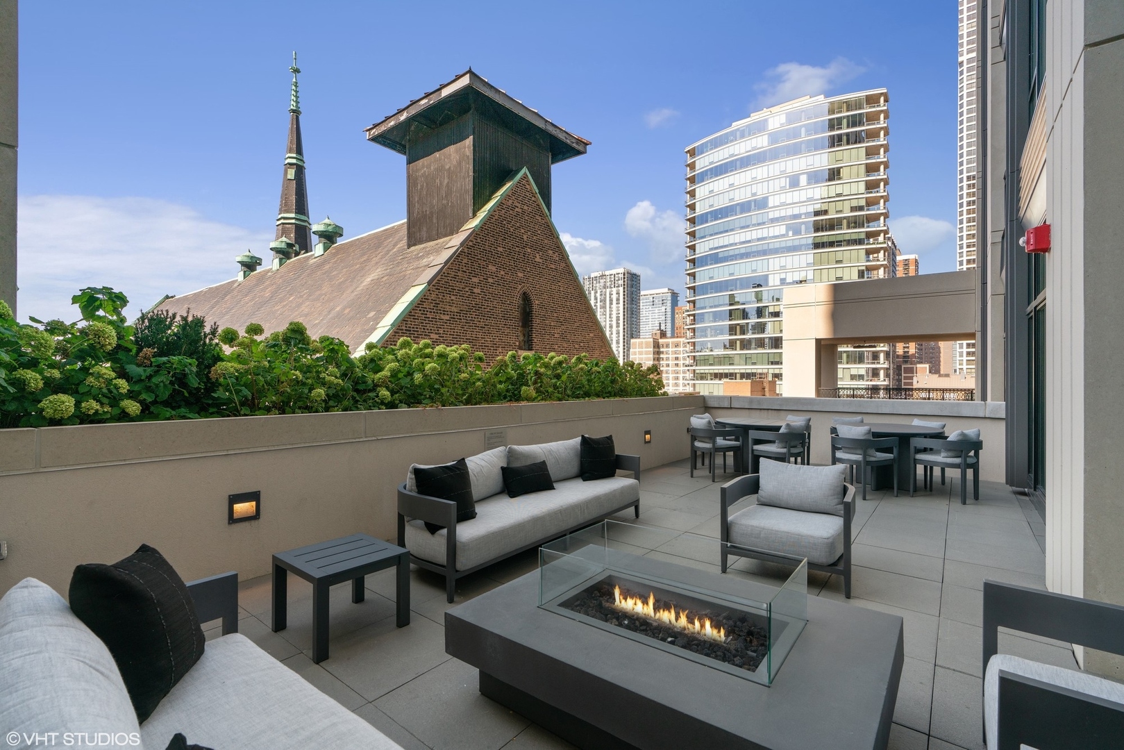 9 W Walton Street Unit: 2202