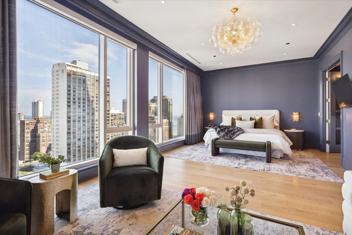 9 W Walton Street Unit: 2202