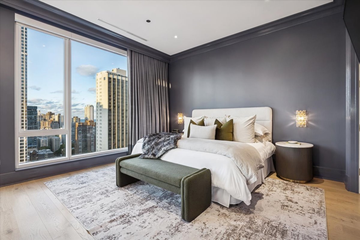 9 W Walton Street Unit: 2202