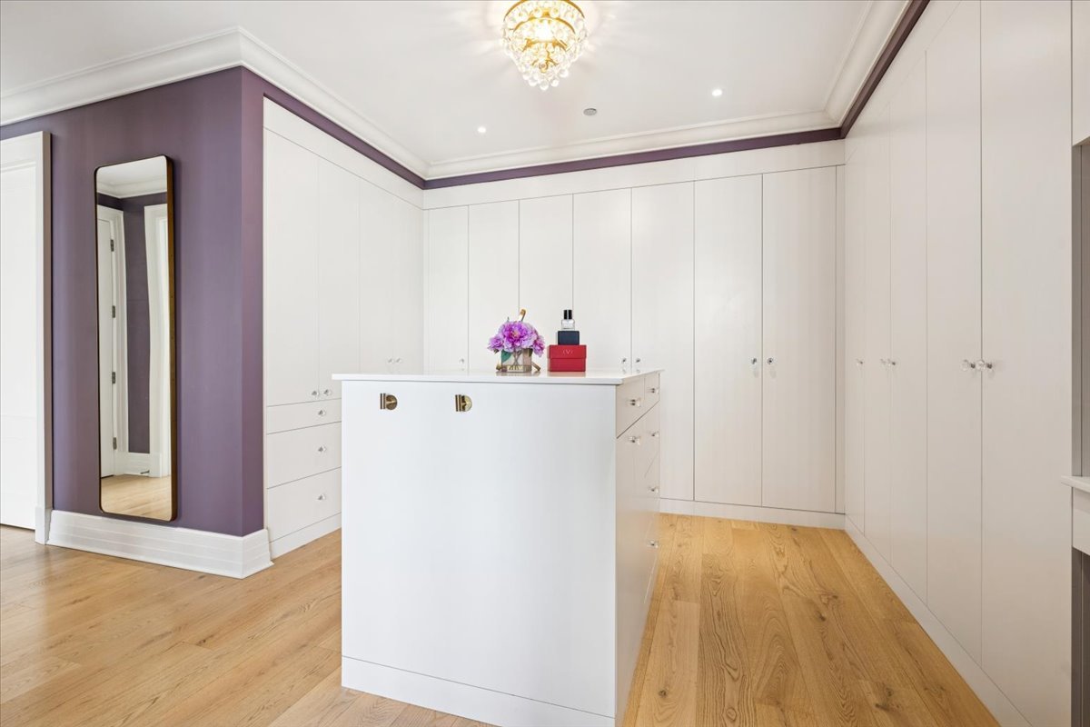 9 W Walton Street Unit: 2202