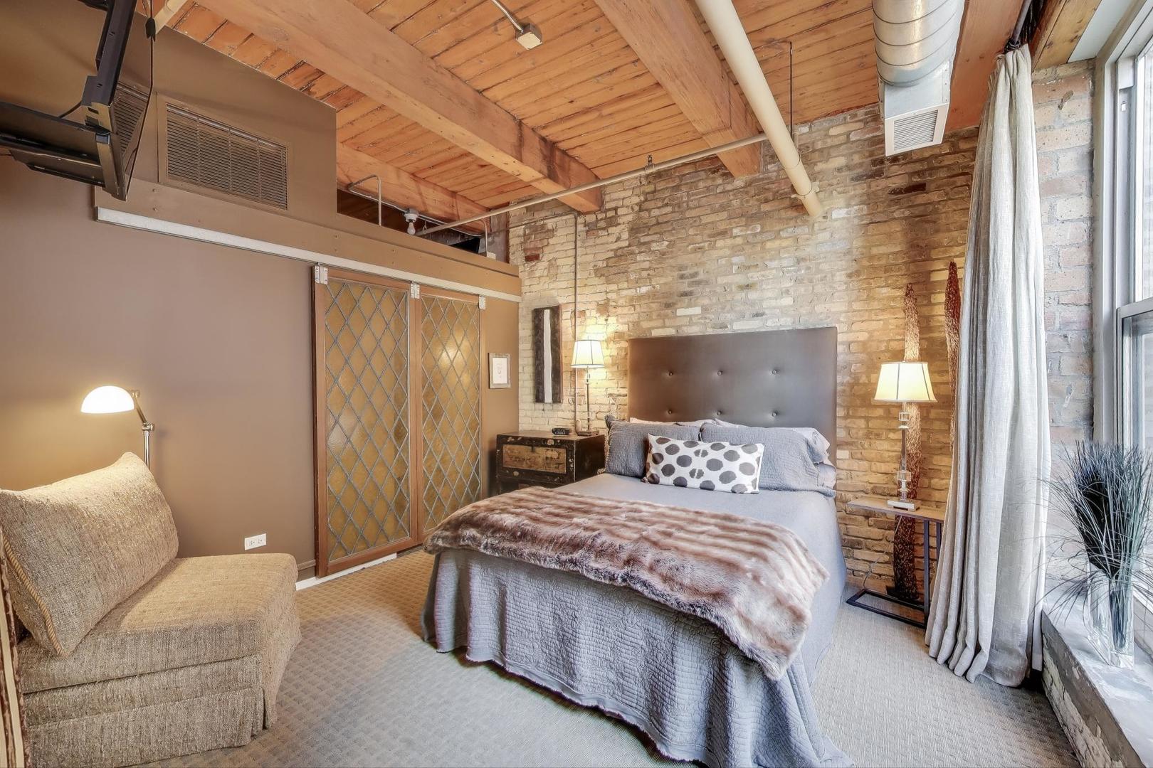 420 S Clinton Street Unit: 414A