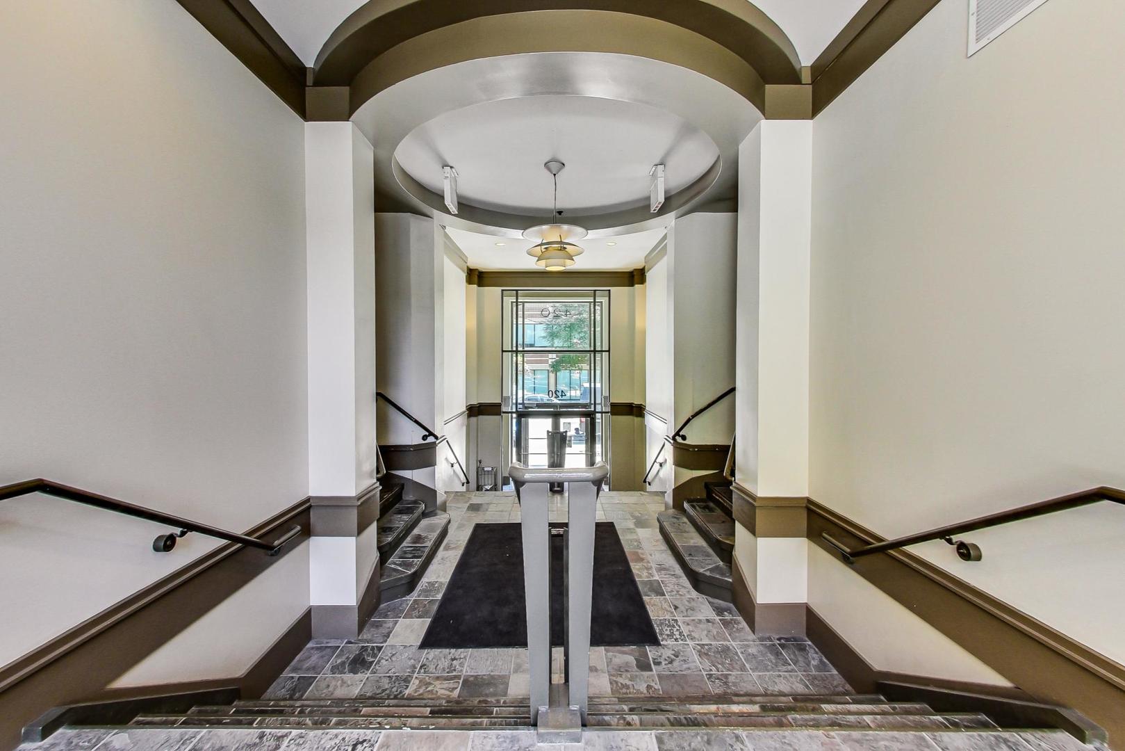 420 S Clinton Street Unit: 414A