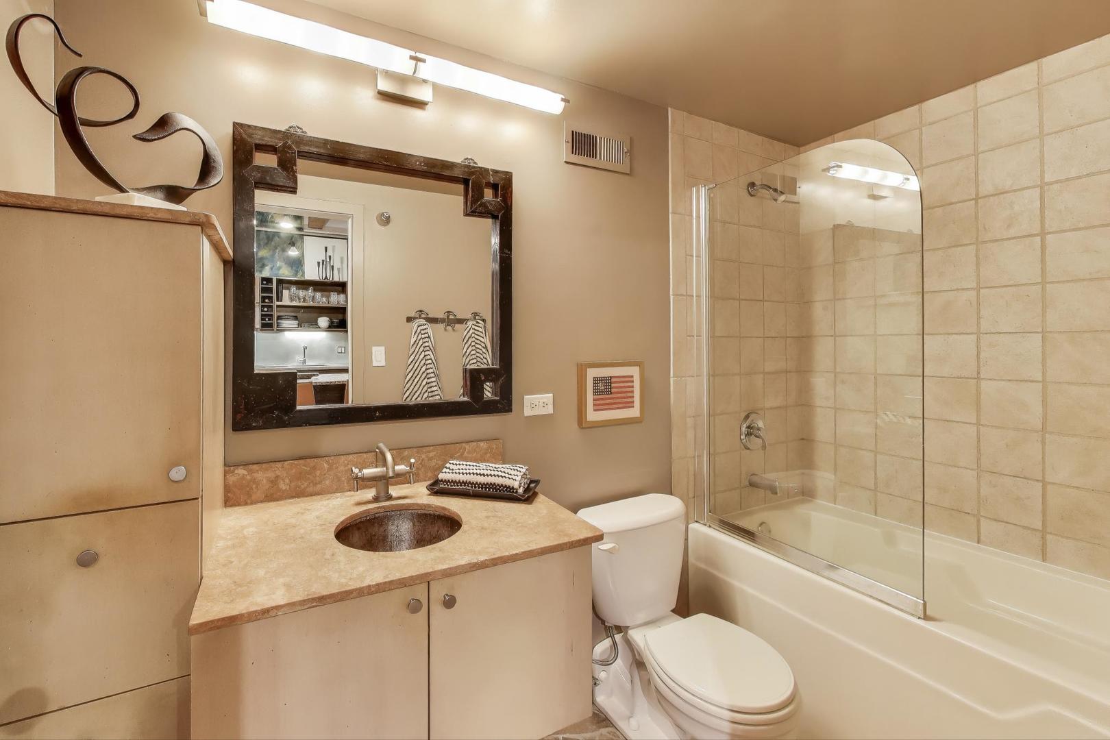 420 S Clinton Street Unit: 414A