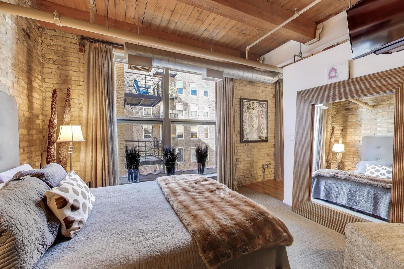 420 S Clinton Street Unit: 414A