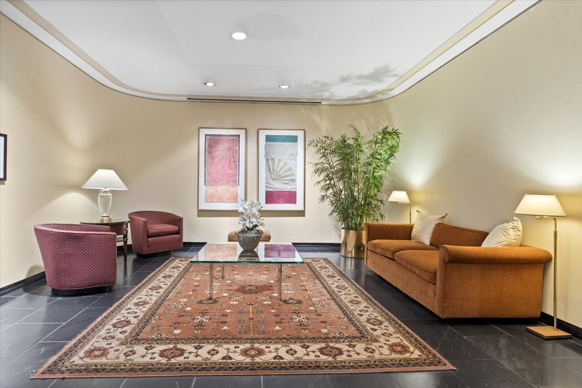 1310 N Ritchie Court Unit: 3A