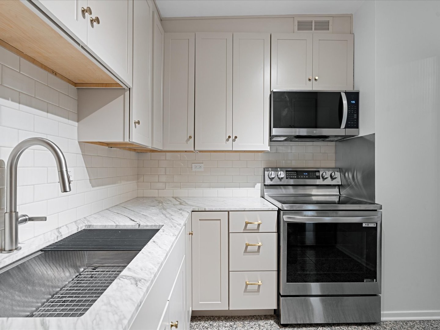 100 E Bellevue Place Unit: 30C