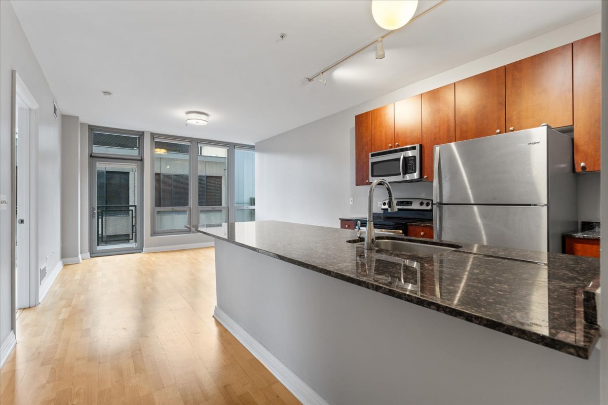 565 W Quincy Street Unit: 1202