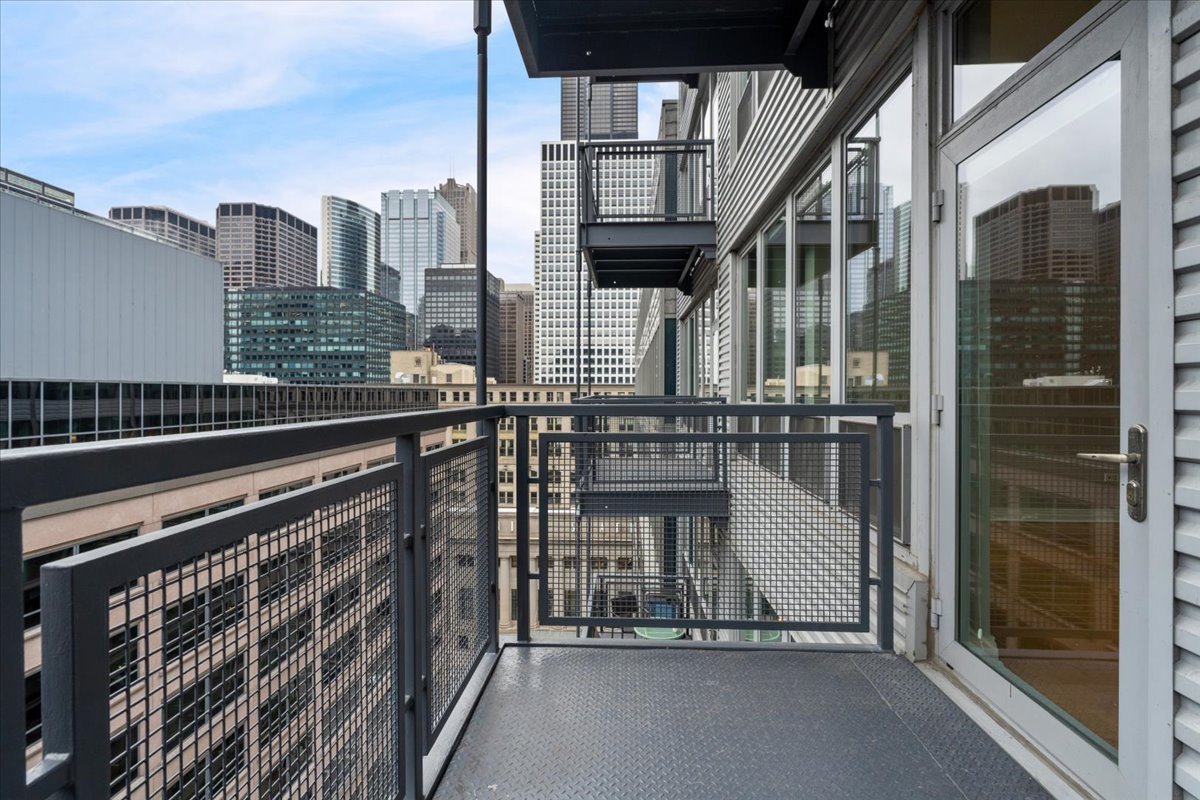 565 W Quincy Street Unit: 1202