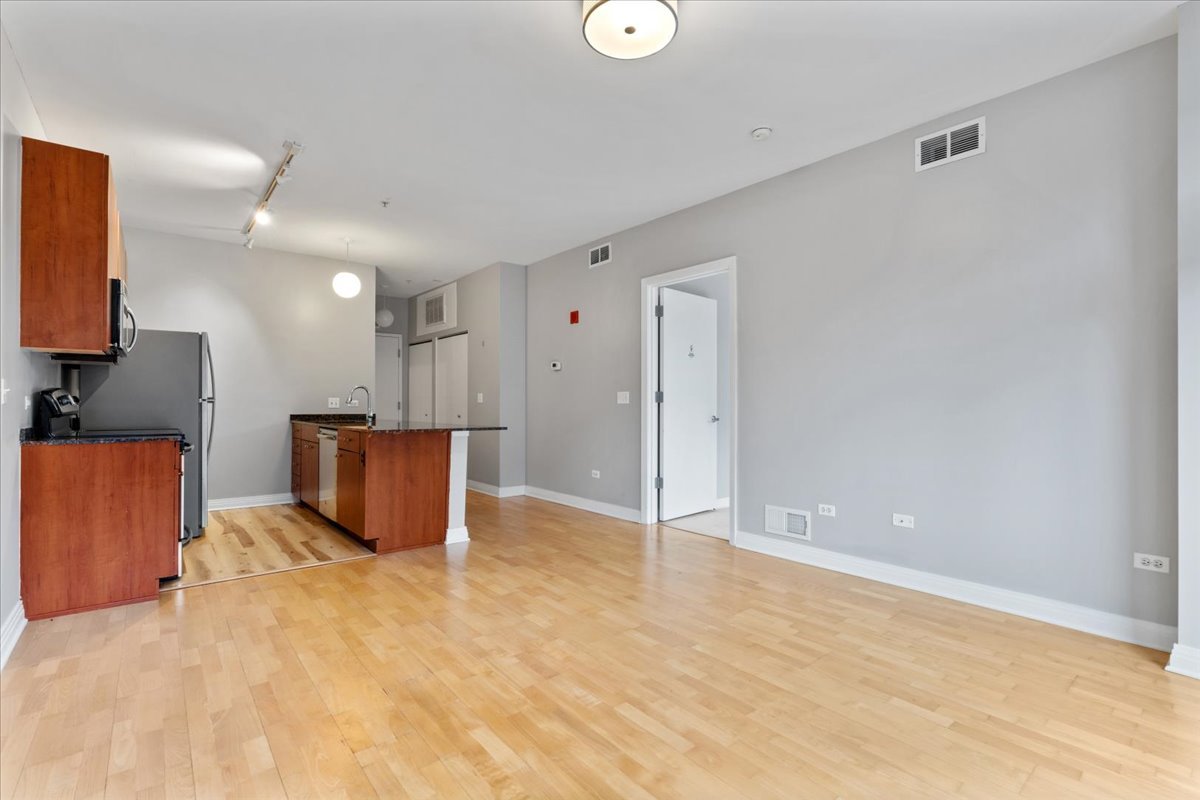 565 W Quincy Street Unit: 1202