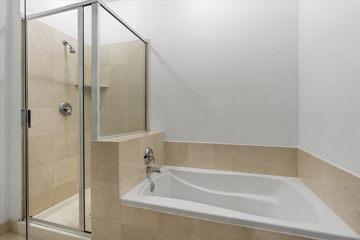 565 W Quincy Street Unit: 1202