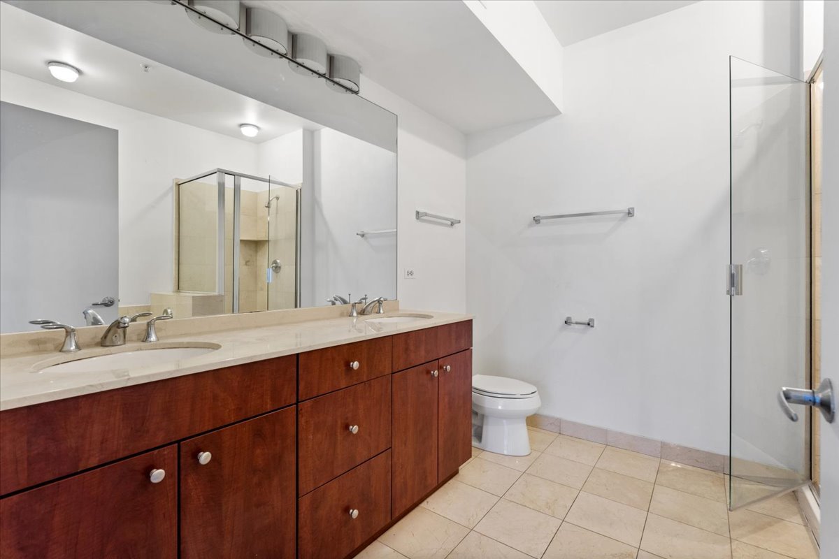 565 W Quincy Street Unit: 1202