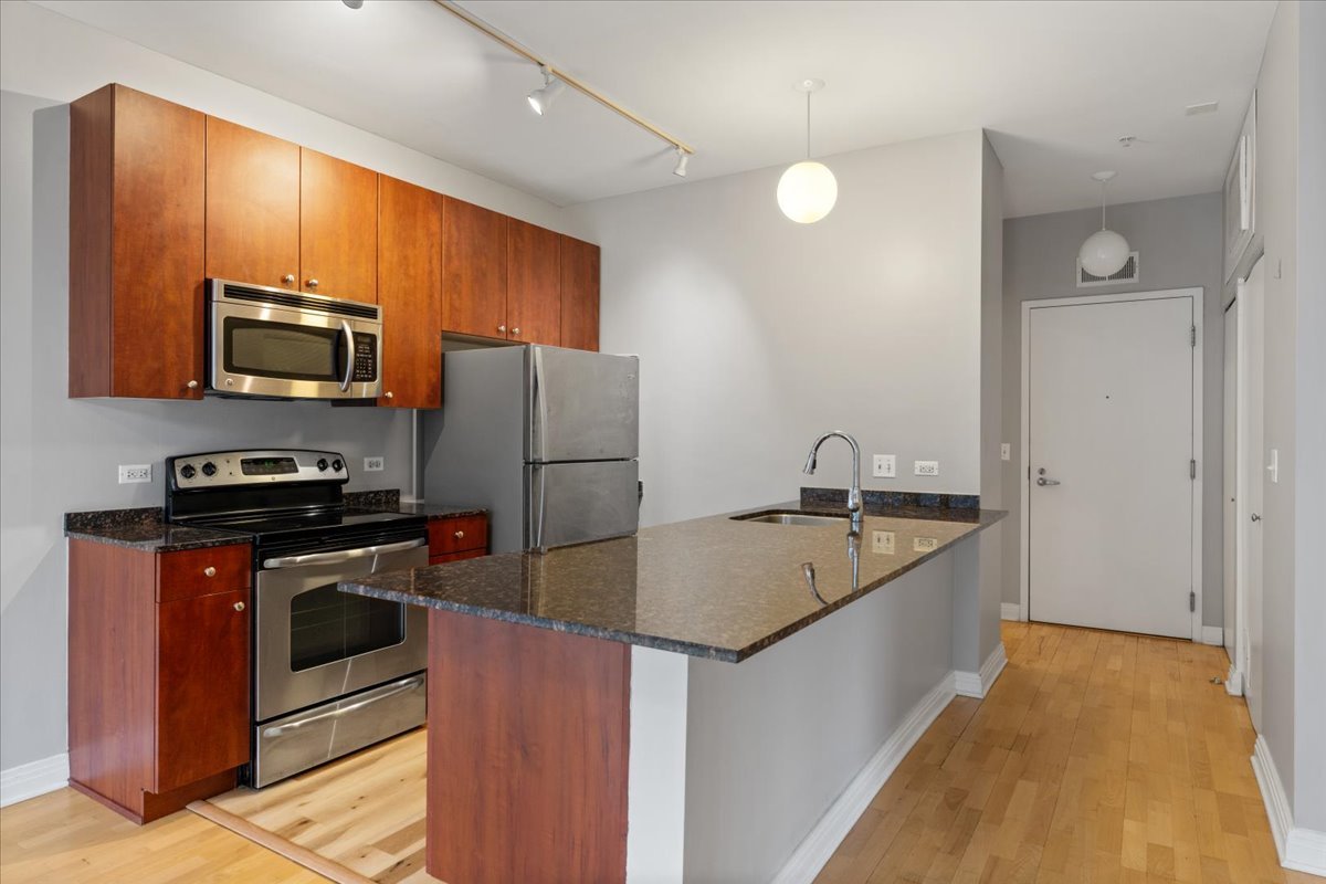 565 W Quincy Street Unit: 1202