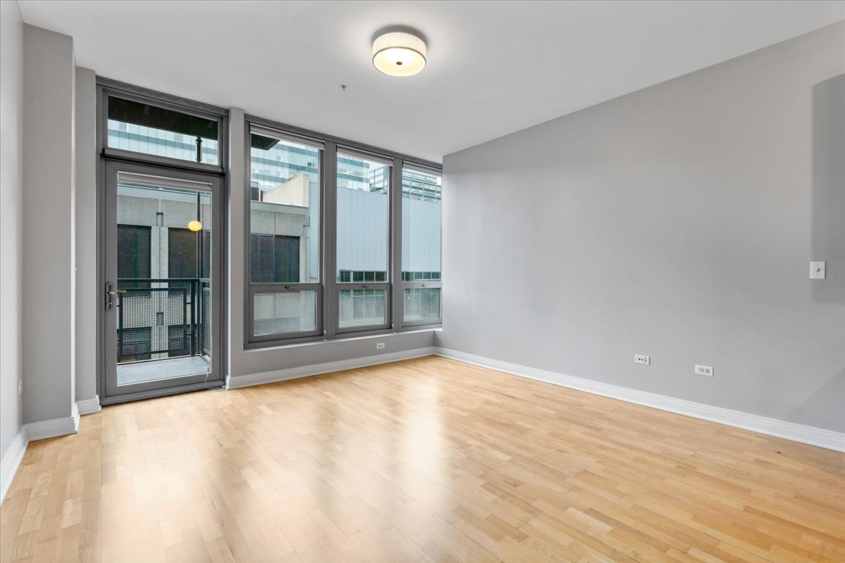 565 W Quincy Street Unit: 1202