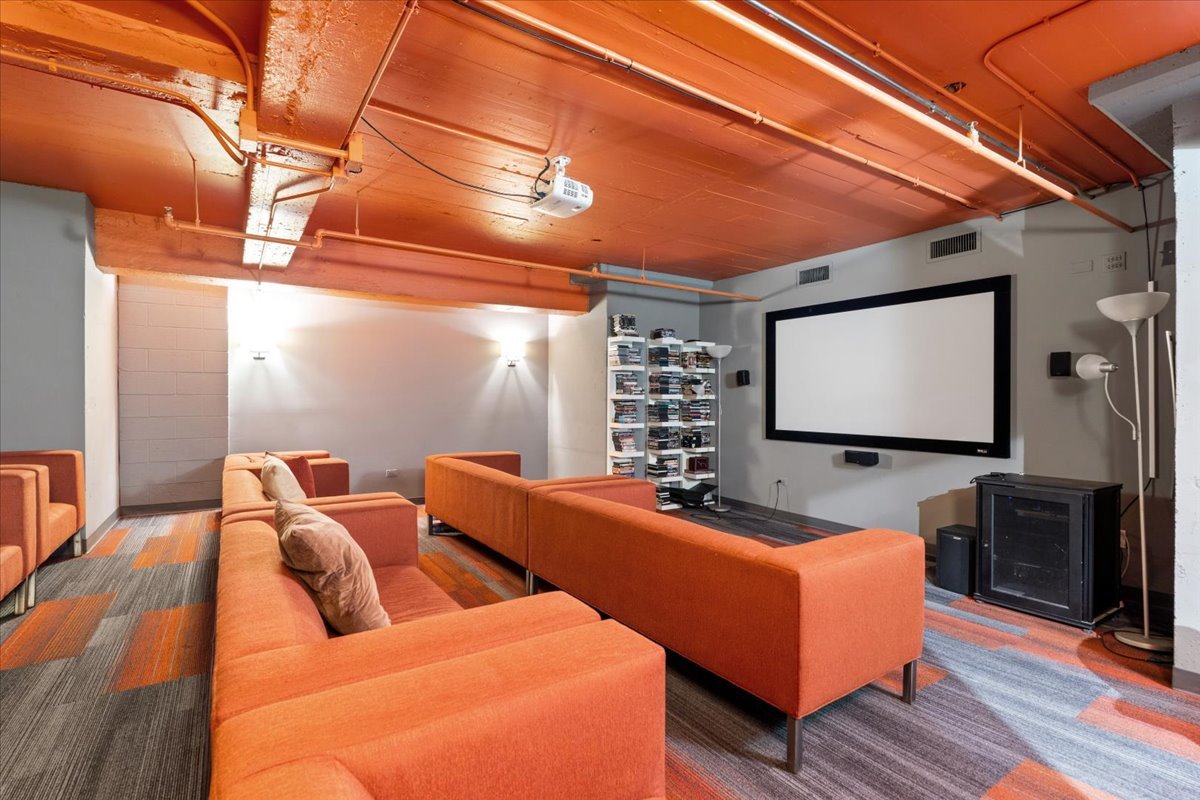 565 W Quincy Street Unit: 1202