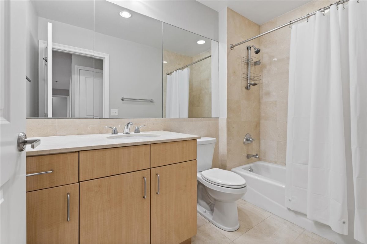 55 E ERIE Street Unit: 3202