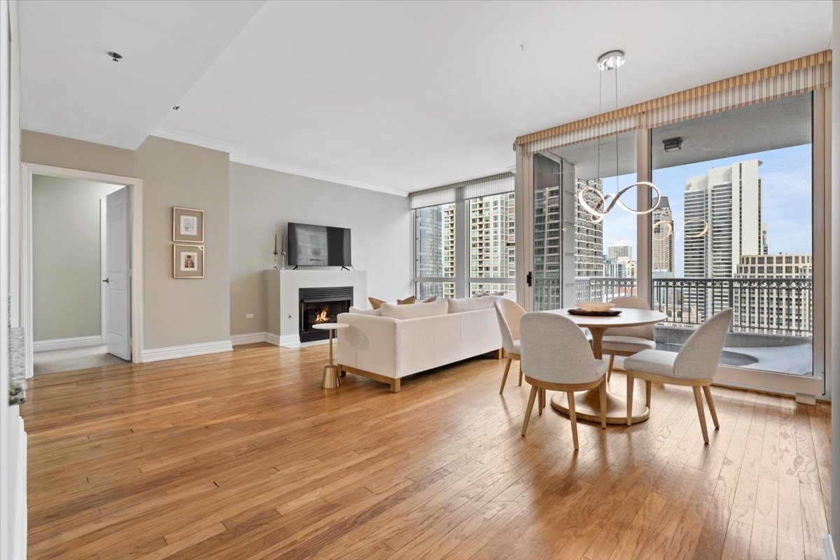 55 E ERIE Street Unit: 3202