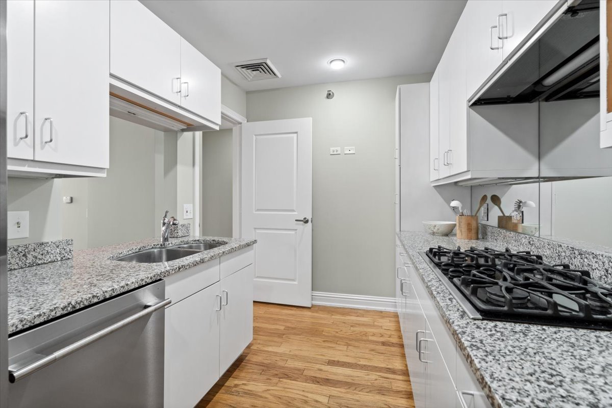 55 E ERIE Street Unit: 3202