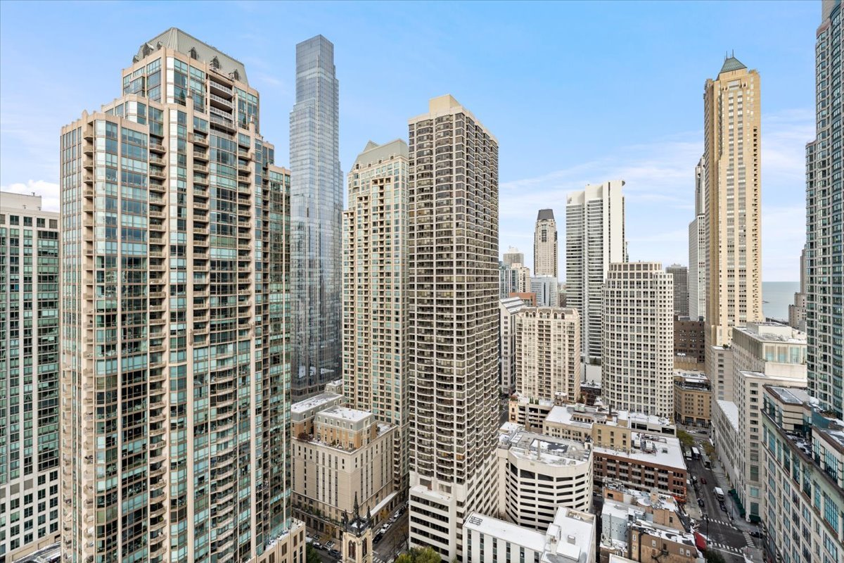 55 E ERIE Street Unit: 3202