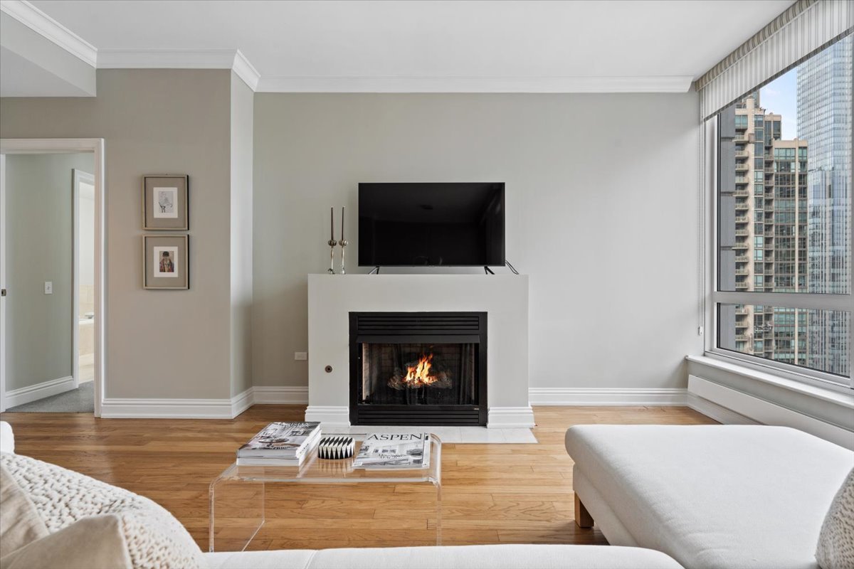 55 E ERIE Street Unit: 3202