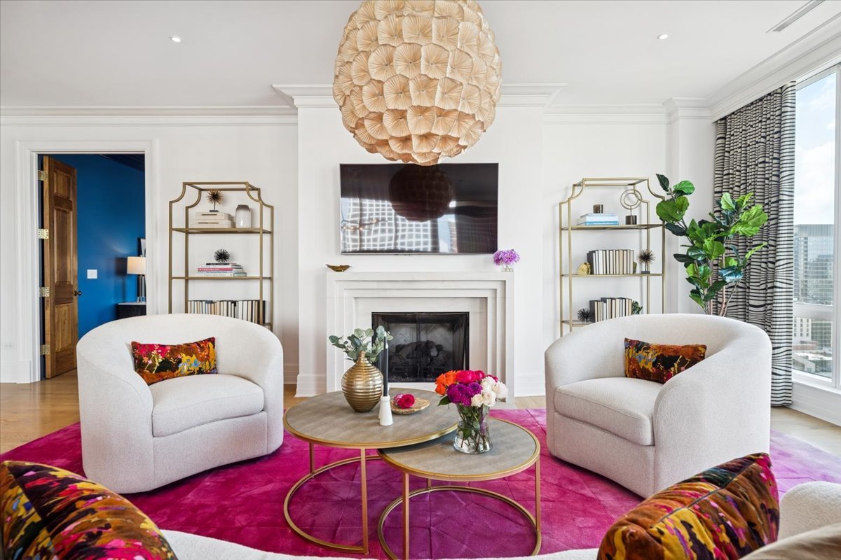 9 W Walton Street Unit: 2202