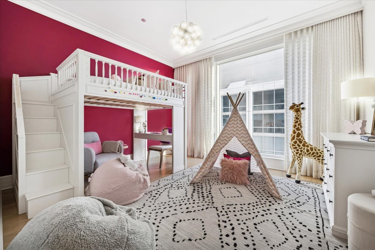 9 W Walton Street Unit: 2202