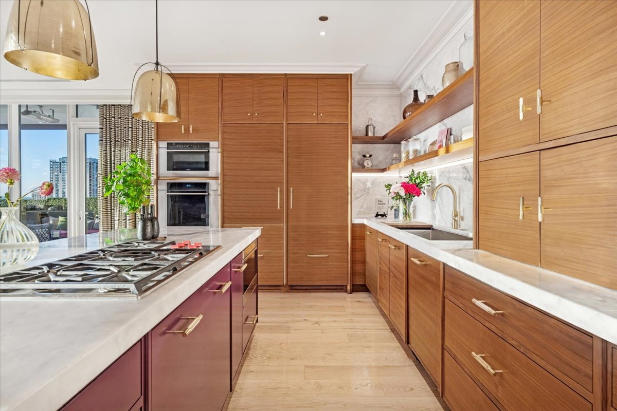 9 W Walton Street Unit: 2202