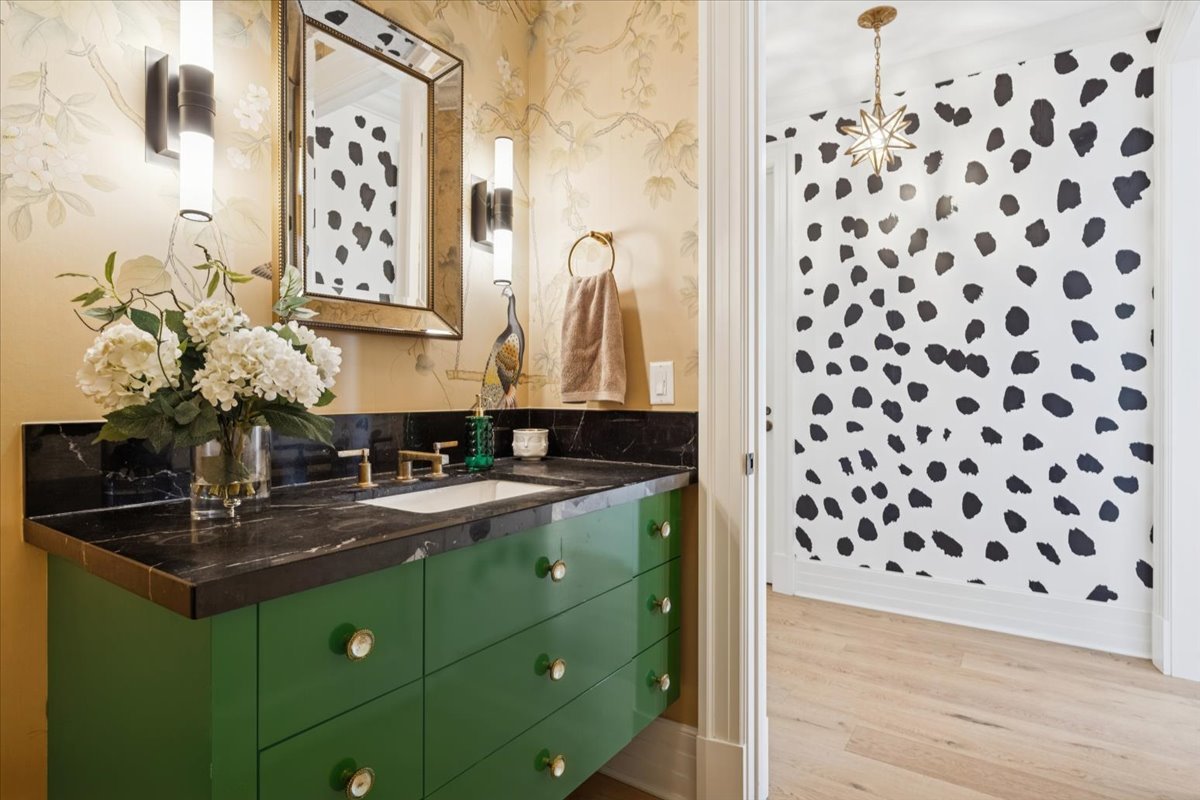 9 W Walton Street Unit: 2202