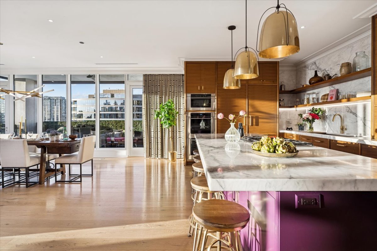 9 W Walton Street Unit: 2202