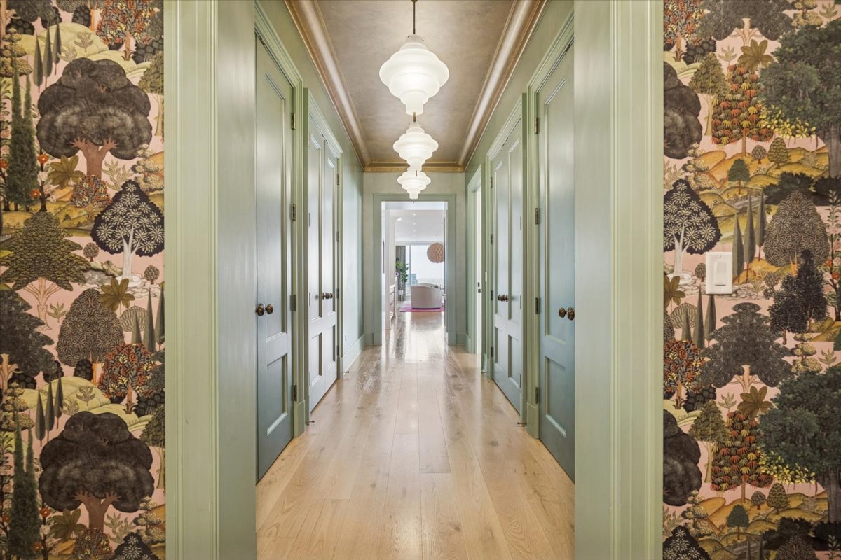 9 W Walton Street Unit: 2202