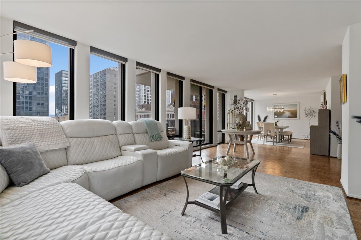 200 E DELAWARE Place Unit: 13C