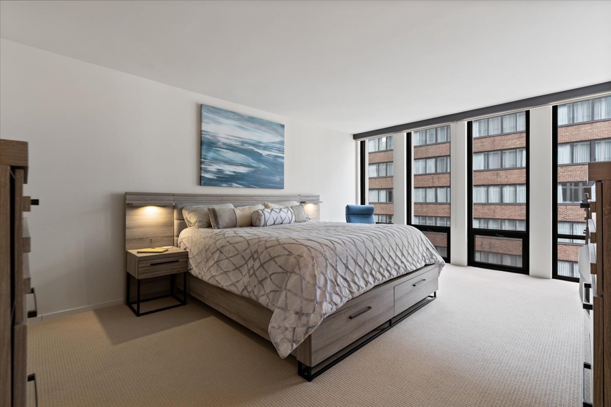 200 E DELAWARE Place Unit: 13C