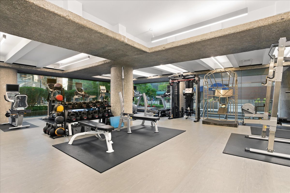 200 E DELAWARE Place Unit: 13C