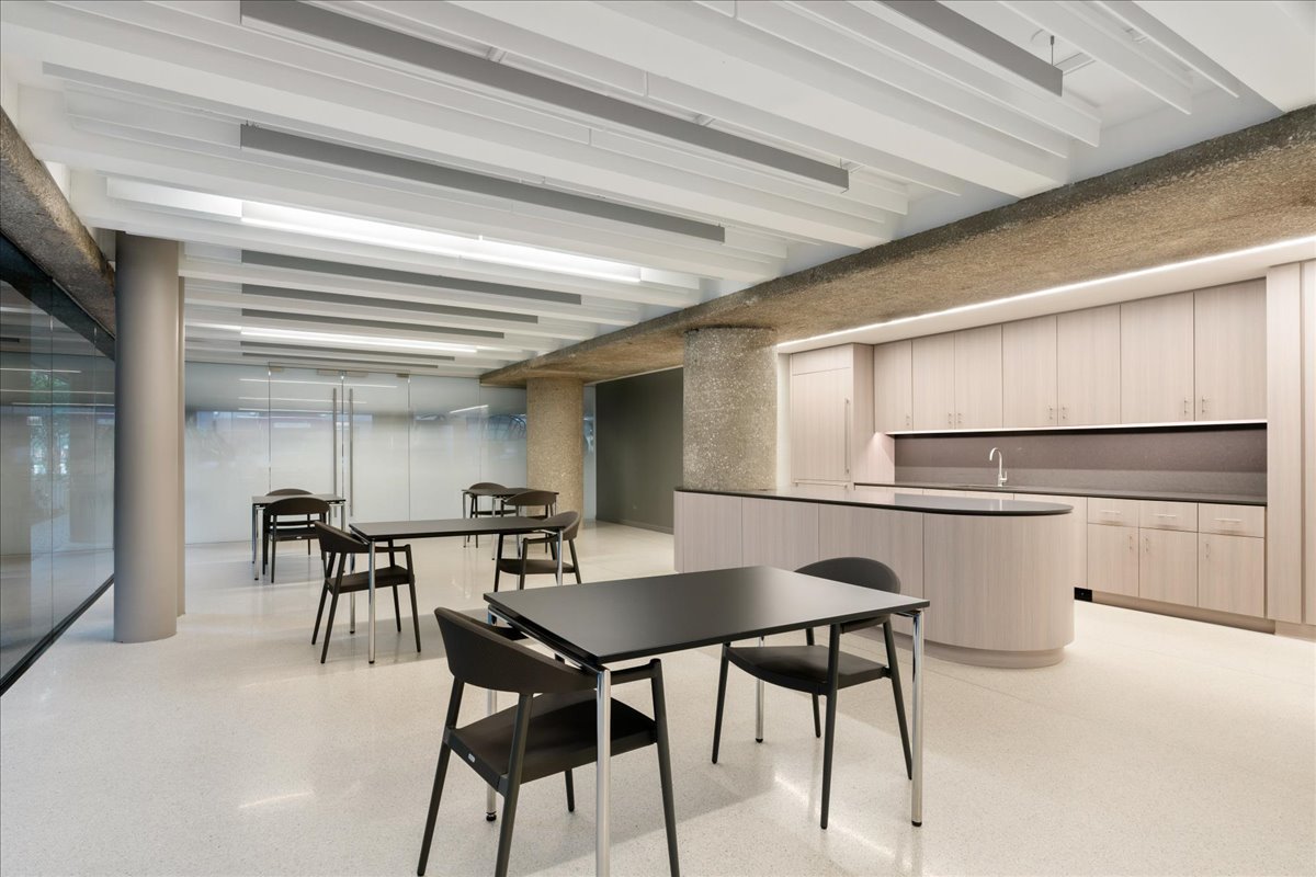 200 E DELAWARE Place Unit: 13C