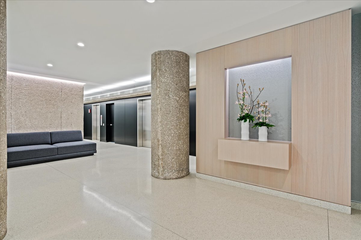 200 E DELAWARE Place Unit: 13C