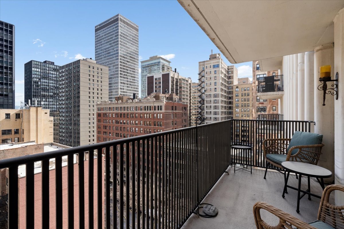 200 E DELAWARE Place Unit: 13C