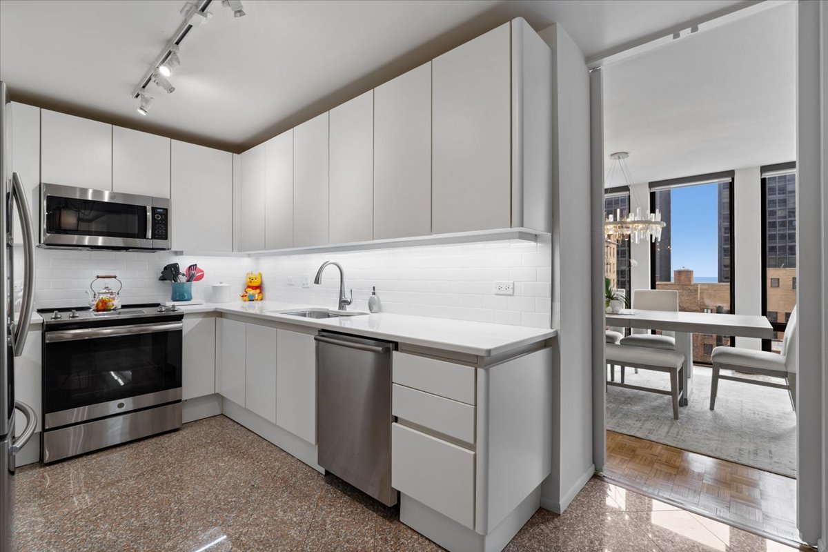 200 E DELAWARE Place Unit: 13C