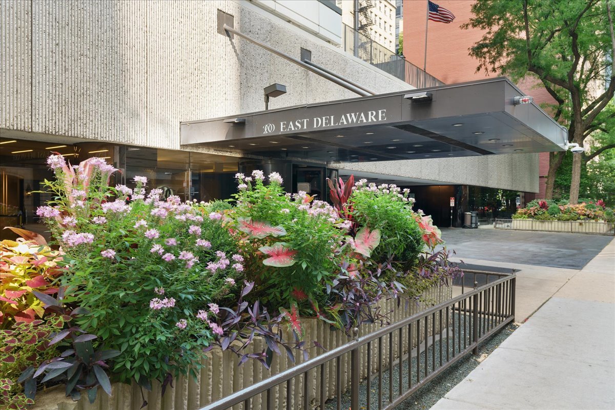 200 E DELAWARE Place Unit: 13C