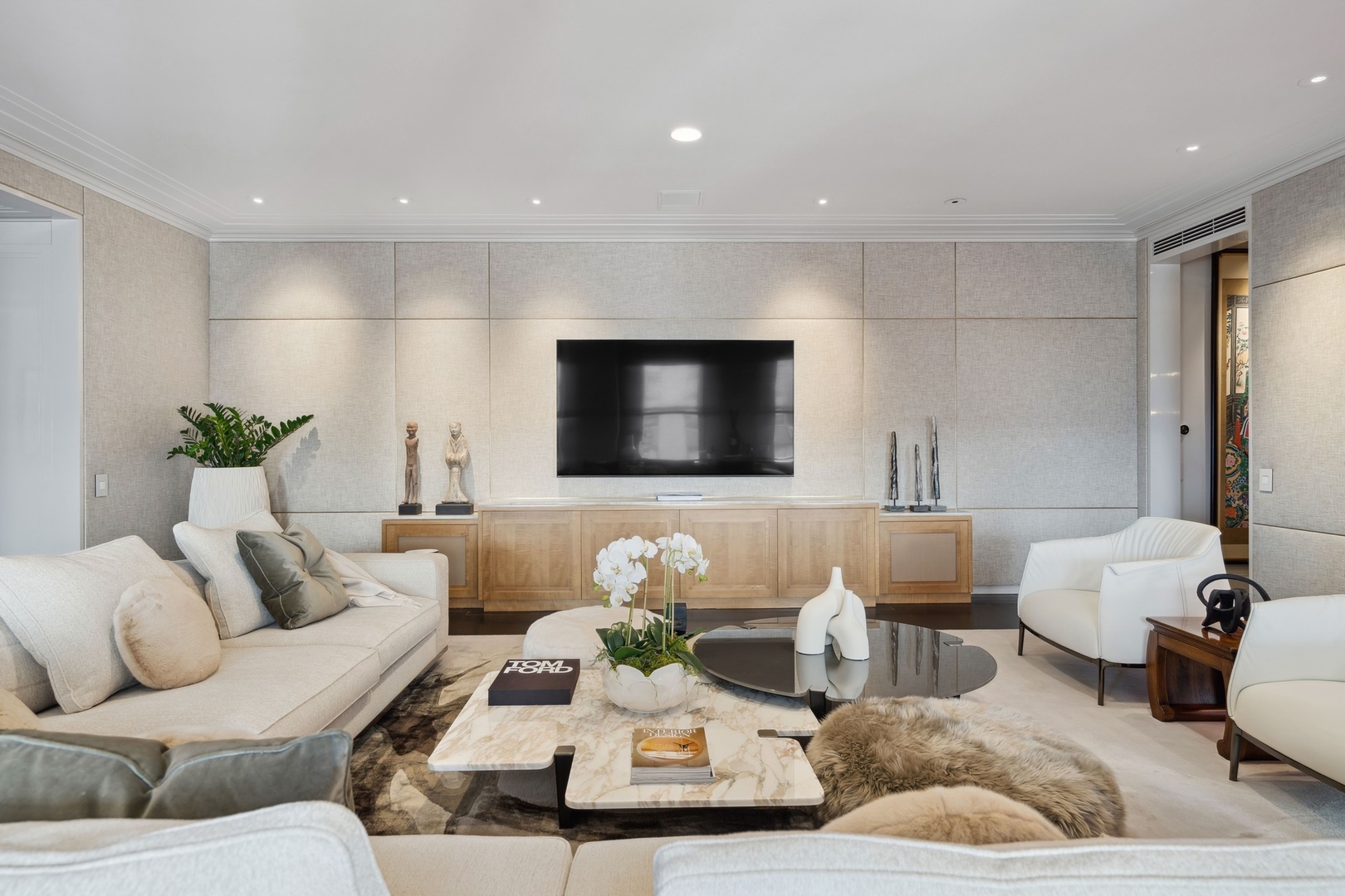 1540 N Lake Shore Drive Unit: 8N