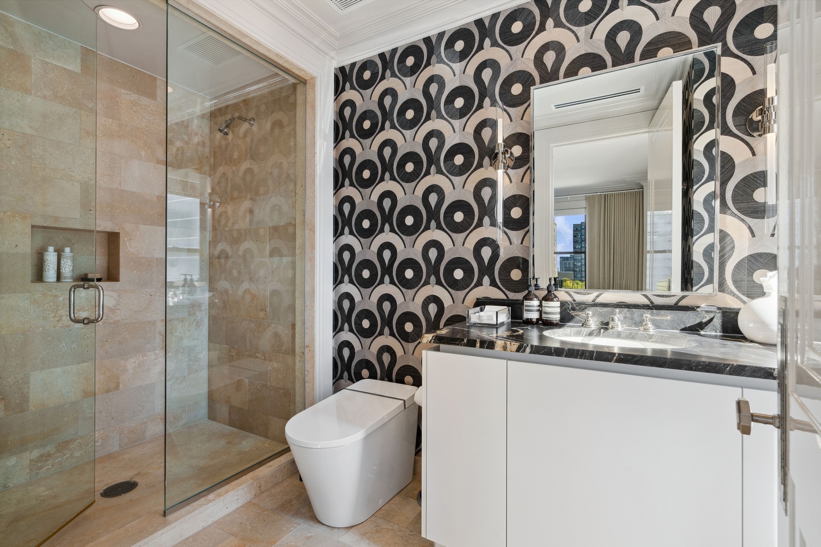 1540 N Lake Shore Drive Unit: 8N