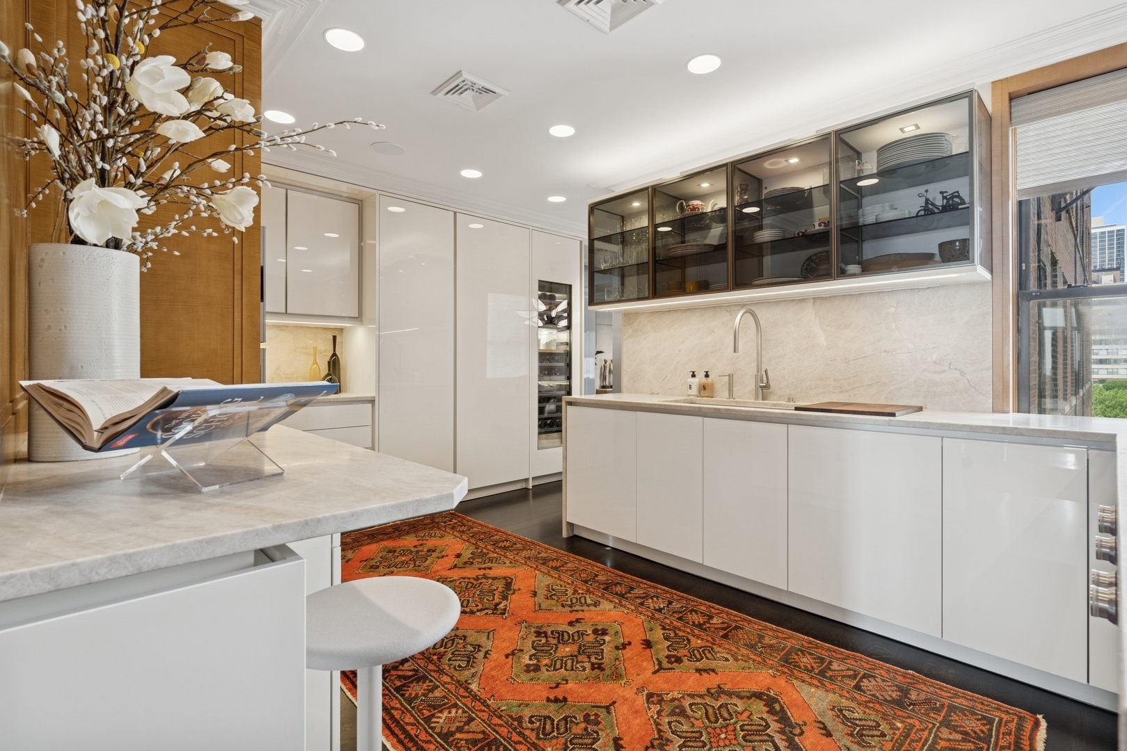 1540 N Lake Shore Drive Unit: 8N