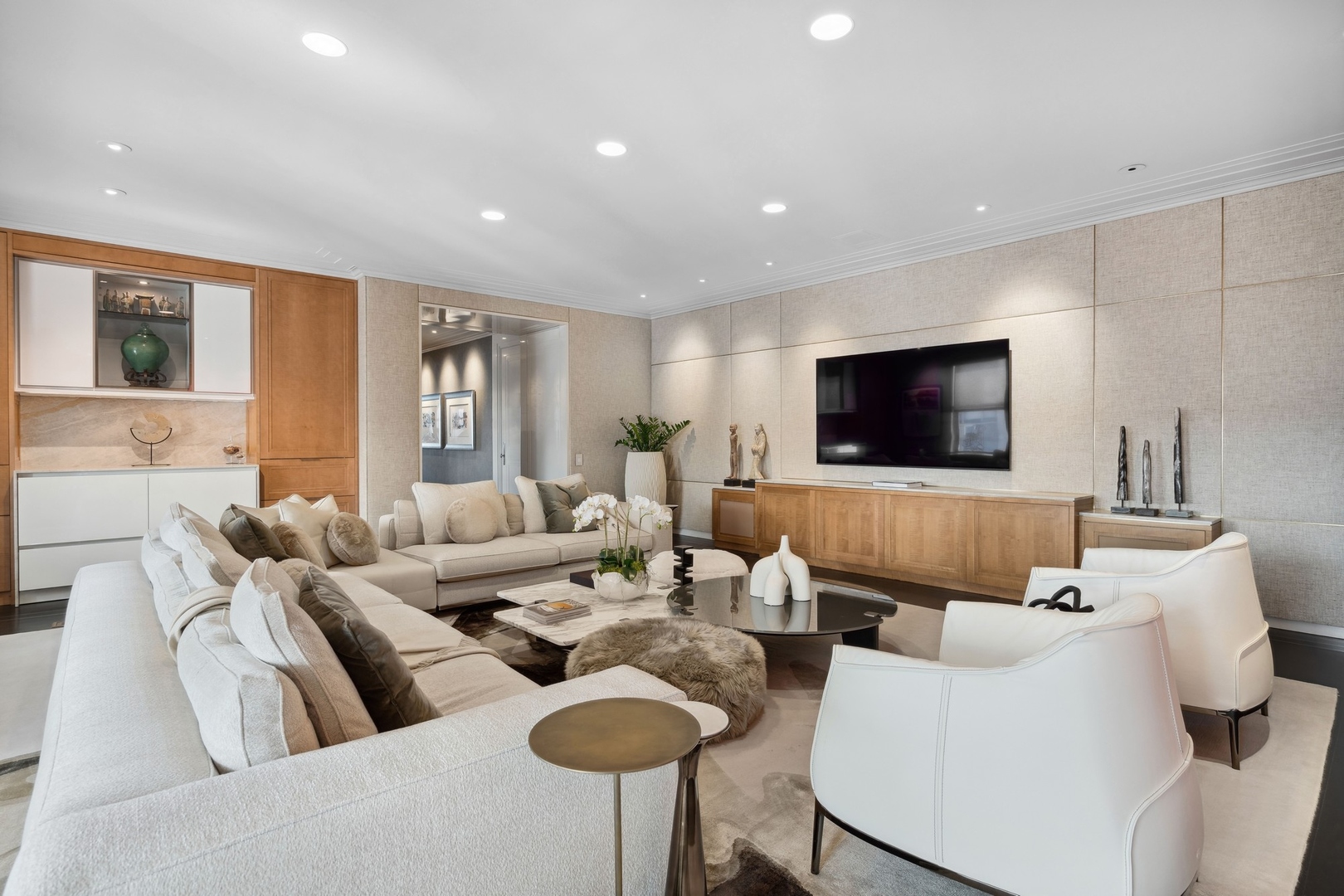 1540 N Lake Shore Drive Unit: 8N