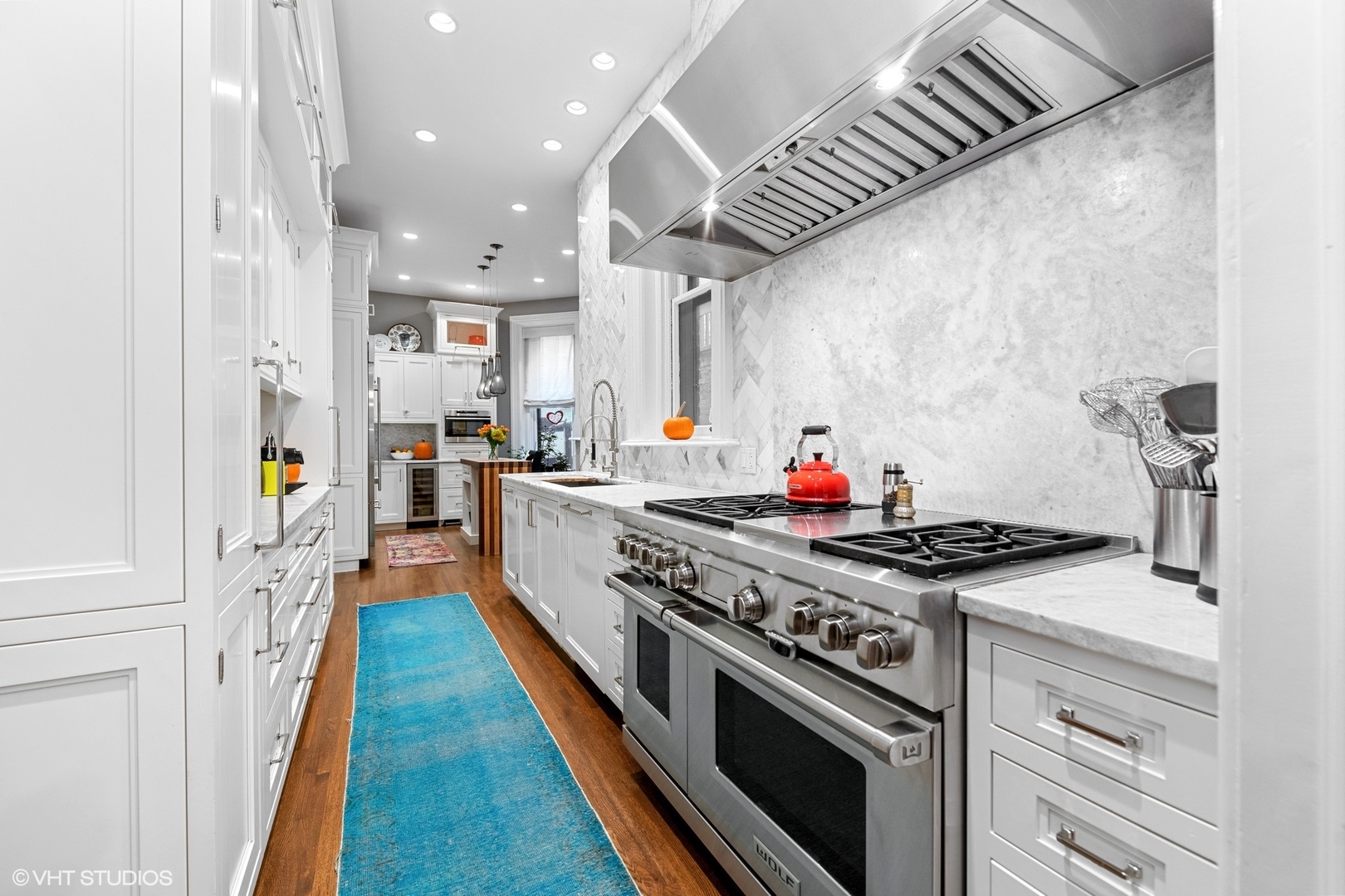 871 N La Salle Street Unit: 3