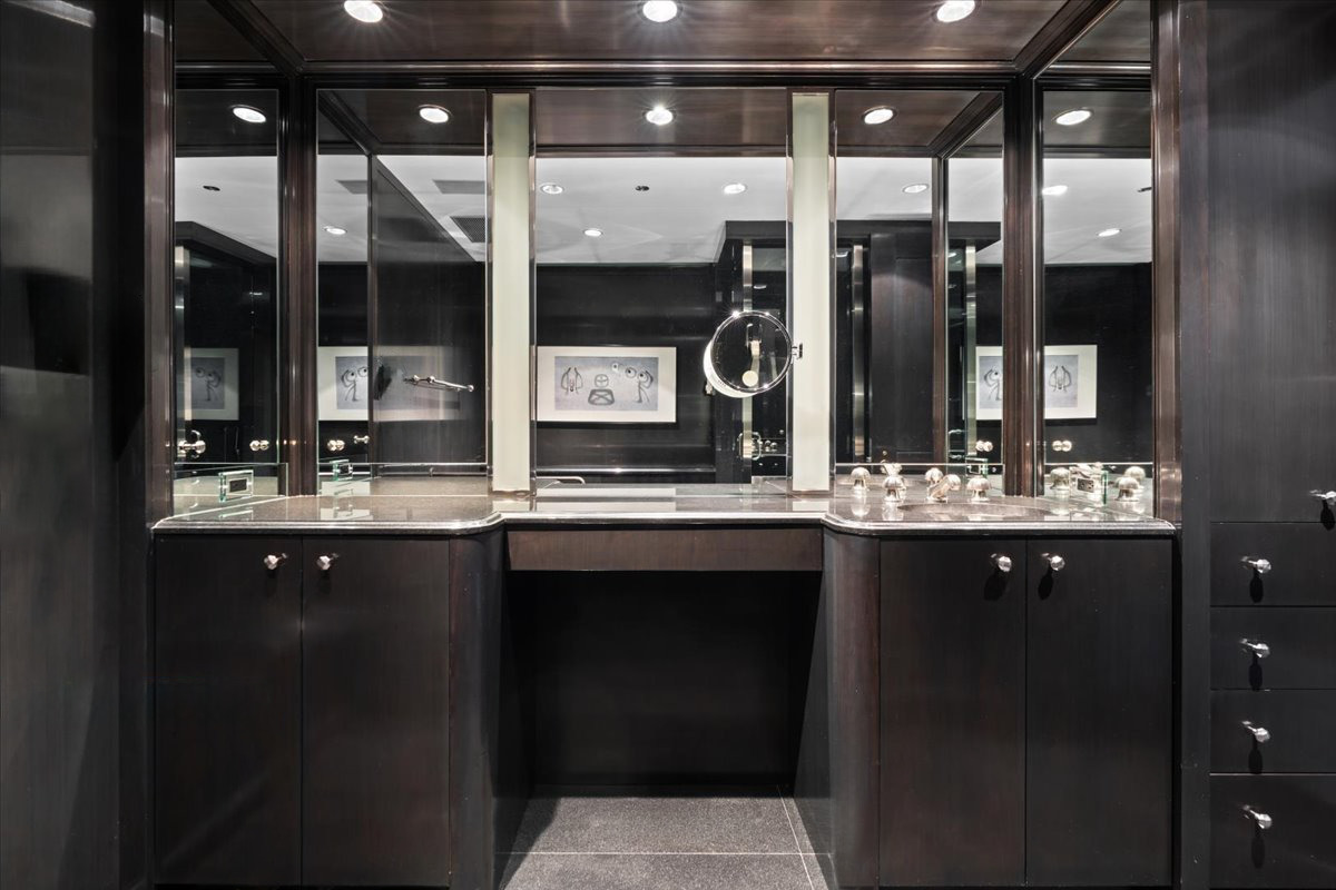 180 E Pearson Street Unit: 3304