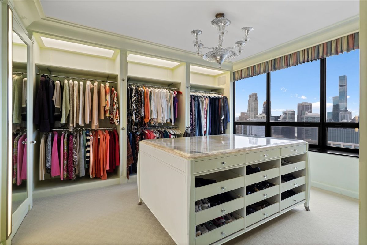 180 E Pearson Street Unit: 3304