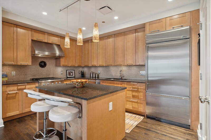 840 N LAKE SHORE Drive Unit: 202