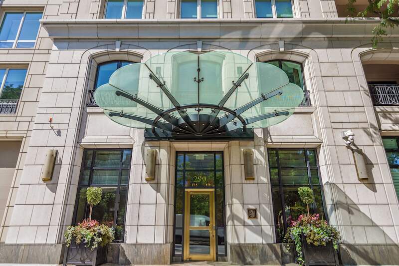 840 N LAKE SHORE Drive Unit: 202