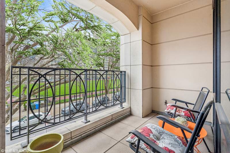 840 N LAKE SHORE Drive Unit: 202